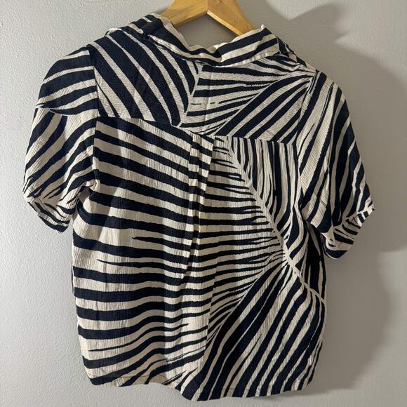 H&M Zebra Stripe Viscose Short Sleeve Shirt | Monochromatic Y2K Vacation Top XXS - Picture 3 of 5